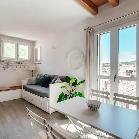 Casa Luna By Quokka 360 - Centre With Cathedral View Апартаменты Комо